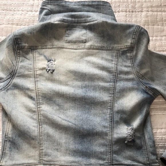 NWOT Distressed Light Wash Denim Jacket - Picture 5 of 6